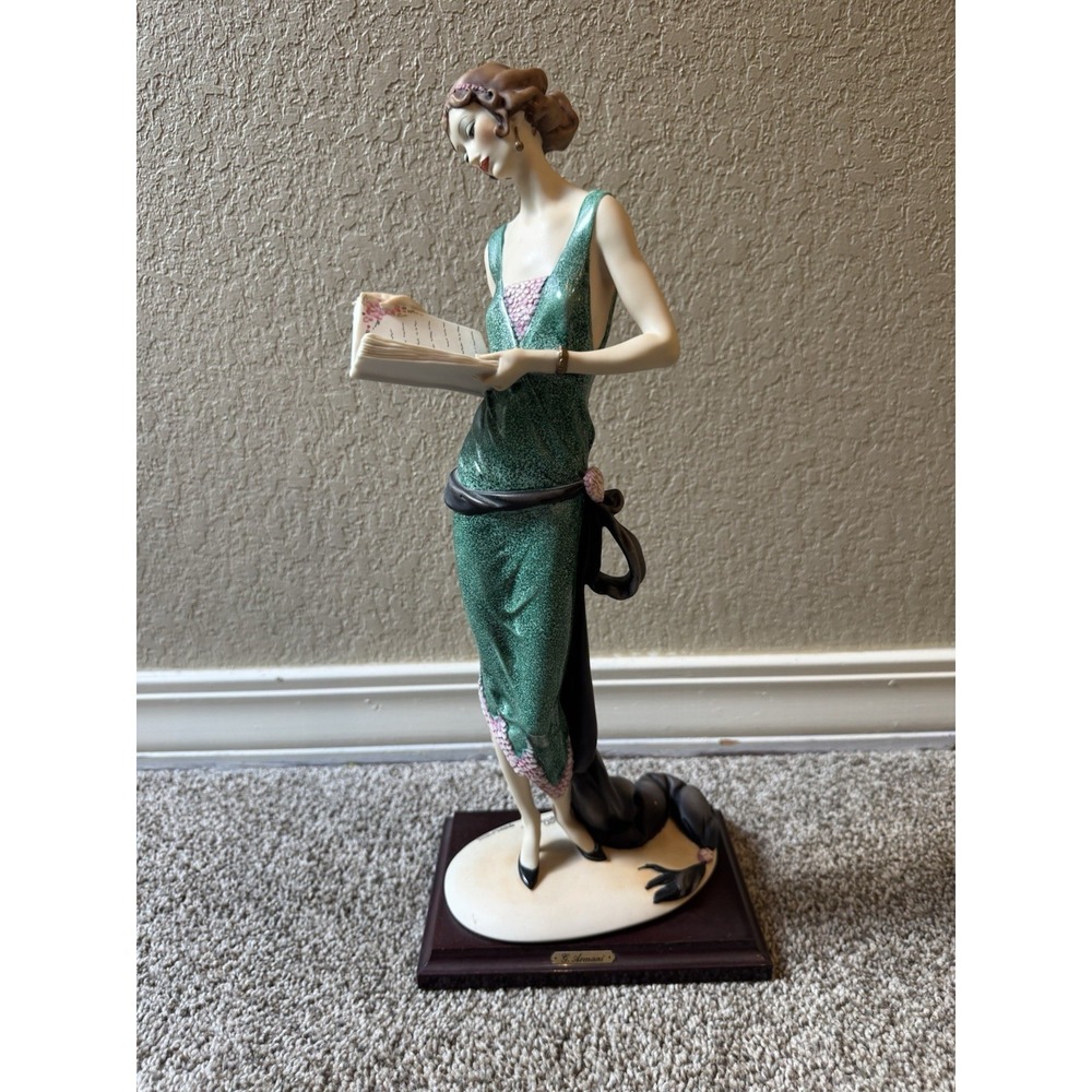 Giuseppe Armani "LADY with BOOK" 1987‎ RETIRED 1377/5000 Limited Edition